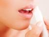 Как лечить обветренные губы в домашних условиях